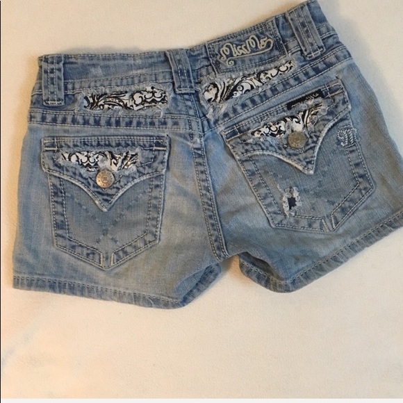 Miss Me Pants - ⬇️$18 Miss Me distressed denim shorts sz 26
